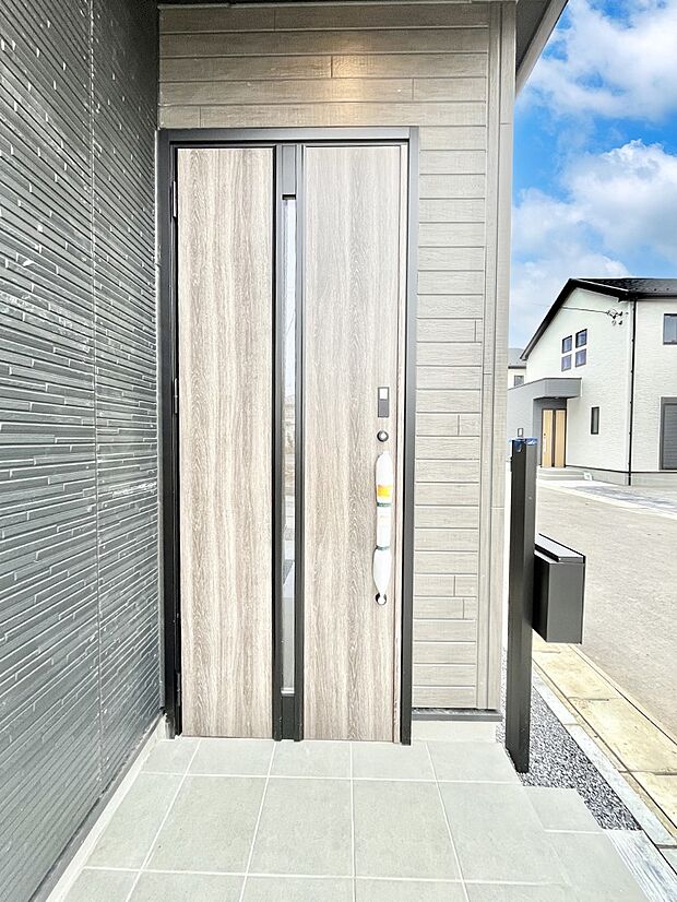 大切な家族、来客を出迎える玄関。