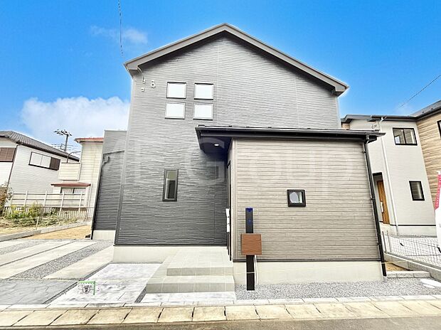 洗練された外観、上質な住空間が広がる室内は永く安心して過ごせる住居です。 