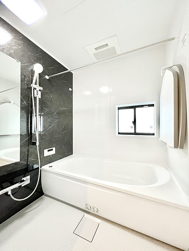 落ち着いた雰囲気でゆっくりお寛ぎいただけるバスルーム