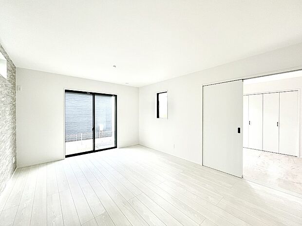 家族の笑顔が自然と生まれてくる、そんな雰囲気のダイニングに仕上がっています。