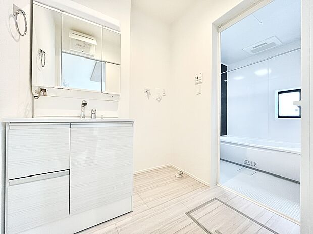 広々とゆとりのあるランドリースペース。