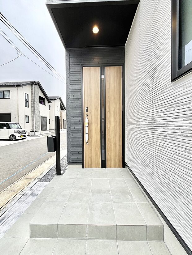 大切な家族、来客を出迎える玄関。