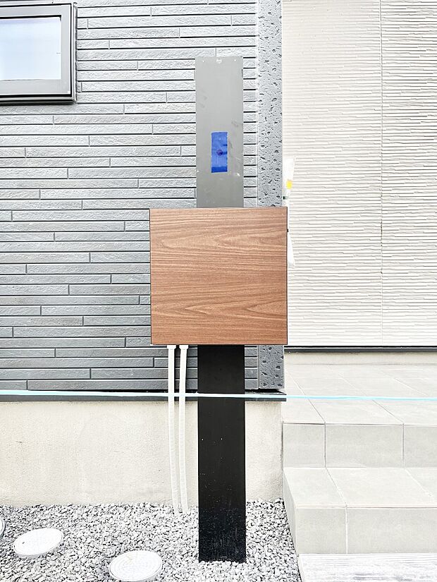 シンプルデザインのポスト。