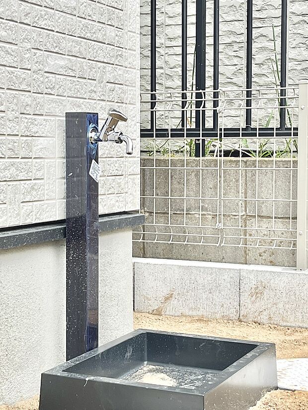 外水栓があると、庭のお手入れやちょっとした手洗い・洗車に便利です!