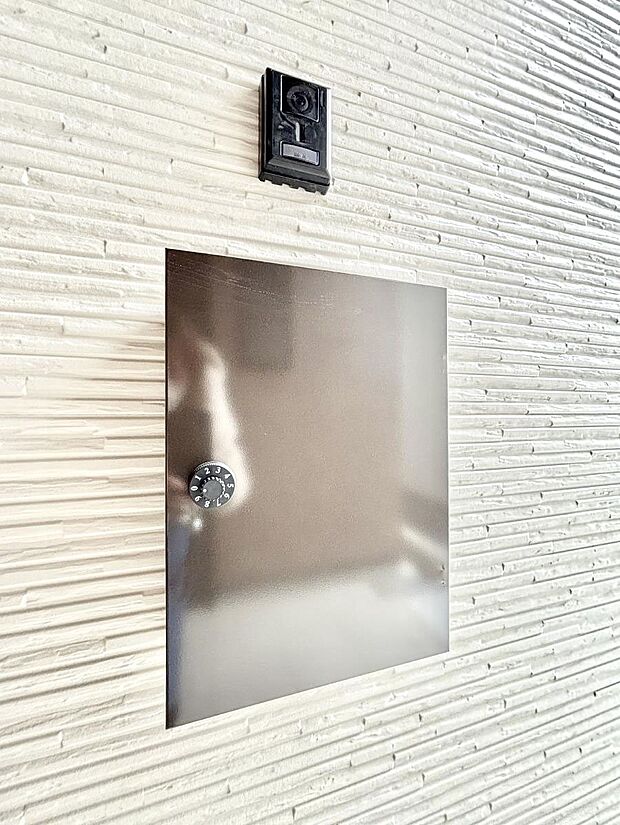 シンプルデザインのポスト。