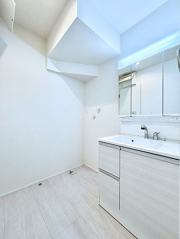 清潔感のある快適空間です。毎日の身支度も気持ち良くお使い頂けます。 