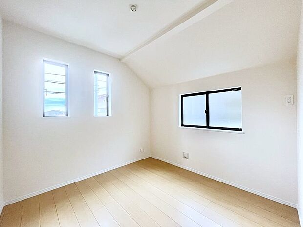 窓からのやさしい光が心地よいプライベートルーム