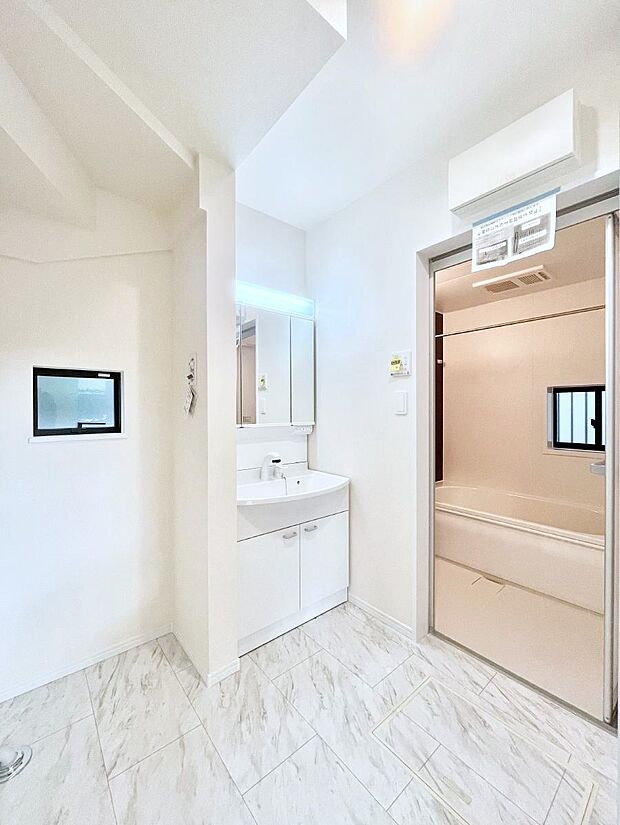 清潔感のある快適空間です。毎日の身支度も気持ち良くお使い頂けます。