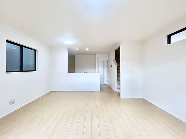 日当たりの良いリビング。お気に入りのグリーンを飾れば更に心地よさがアップ!