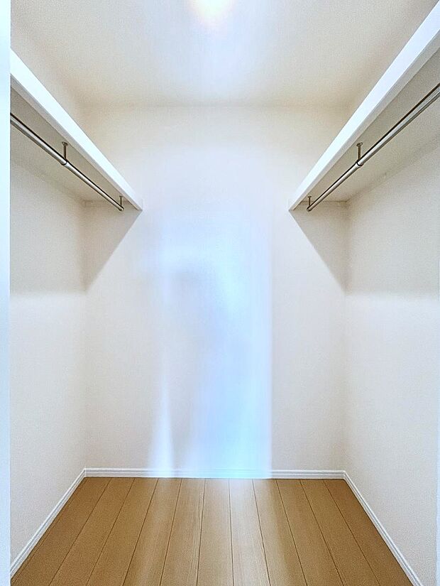 2階には家族みんなで共有できる収納スペース。ファミリークロークとしてお使いいただけます。