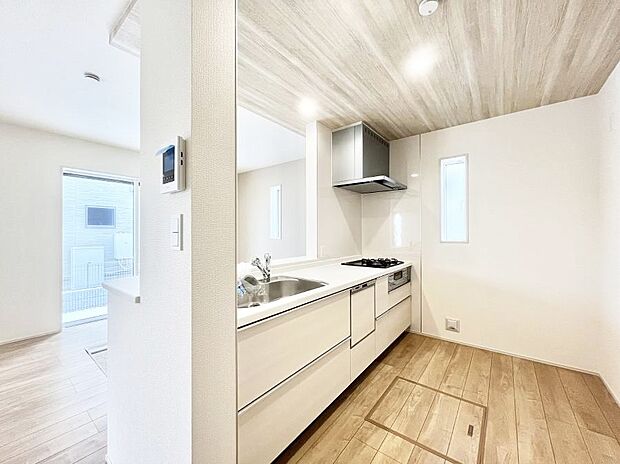 料理をしながらご家族との会話を楽しめる対面カウンターキッチン  