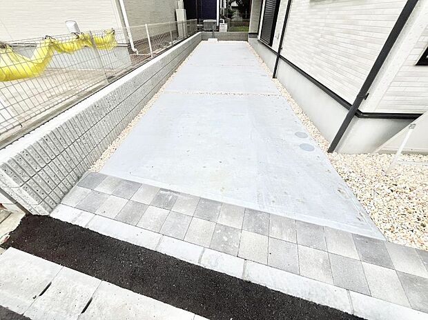 駐車2台可能!急なお客様の駐車に。また、ご家族の自転車スペースとしても大活躍。