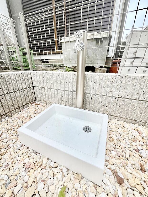 外水栓があると、庭のお手入れやちょっとした手洗い・洗車に便利です！ 