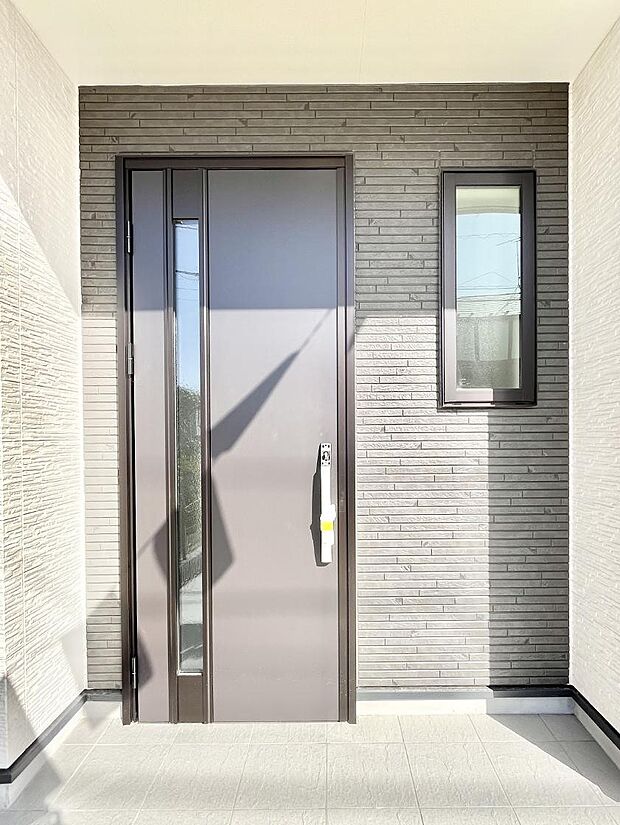 大切な家族、来客を出迎える玄関。