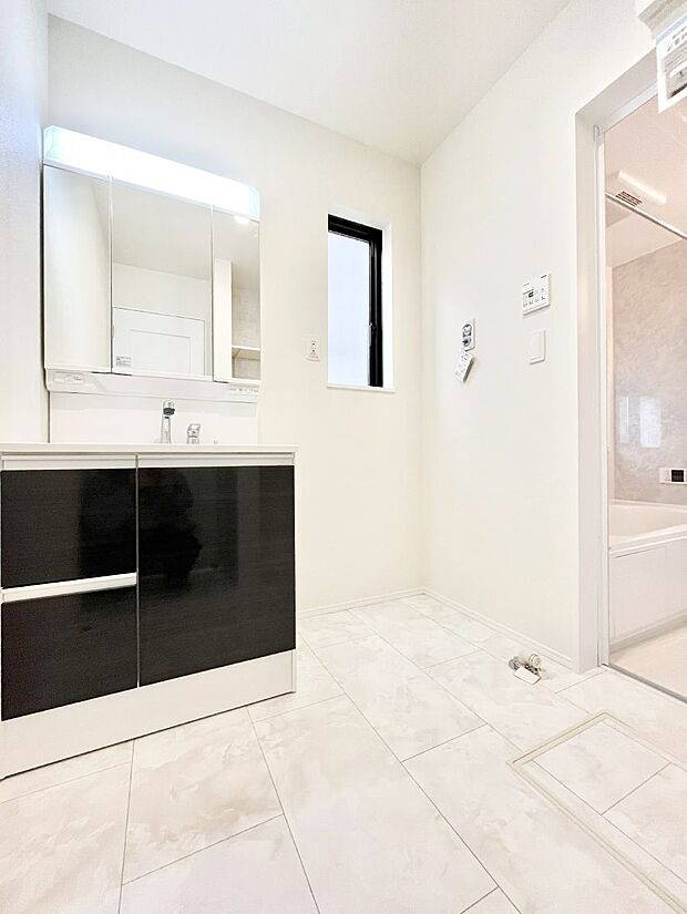 広々とゆとりのあるランドリースペース