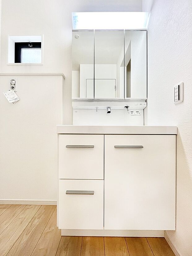 収納力と機能性に優れた洗面化粧台