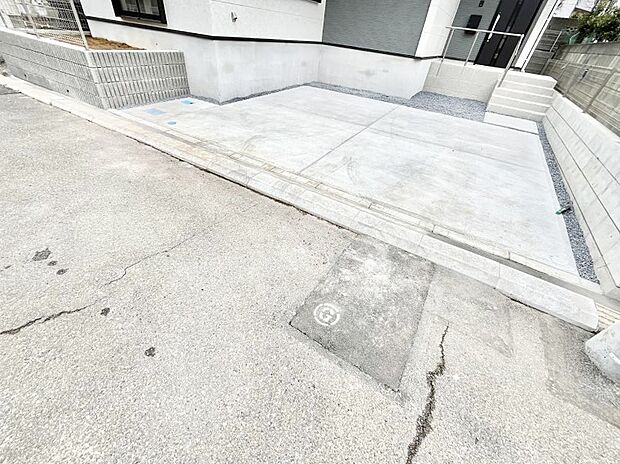 駐車2台可能!急なお客様の駐車に。また、ご家族の自転車スペースとしても大活躍。