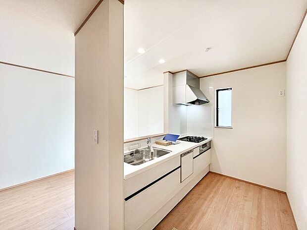 料理をしながらでもご家族との会話を楽しめる対面キッチン