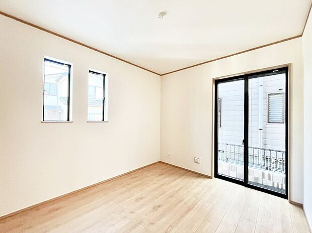 リビング横の洋室は引き戸を開ければリビングと一体に。閉じれば独立した洋室に。