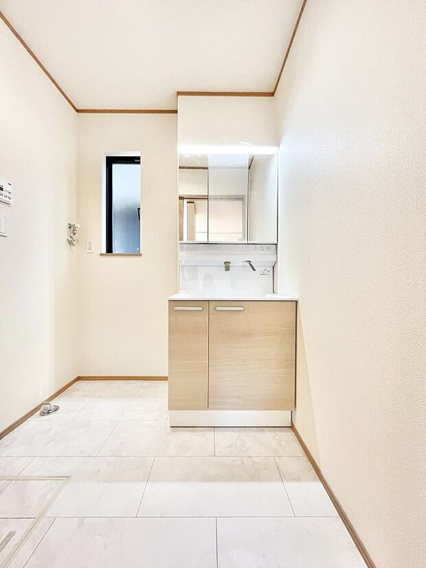 収納力と機能性に優れた洗面化粧台  