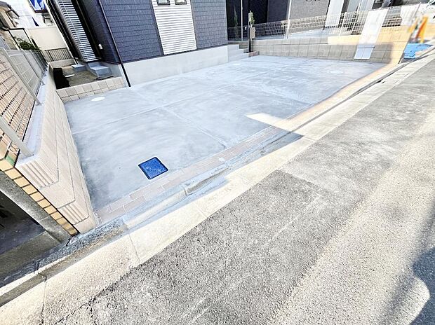 駐車3台可能!急なお客様の駐車に。また、ご家族の自転車スペースとしても大活躍。