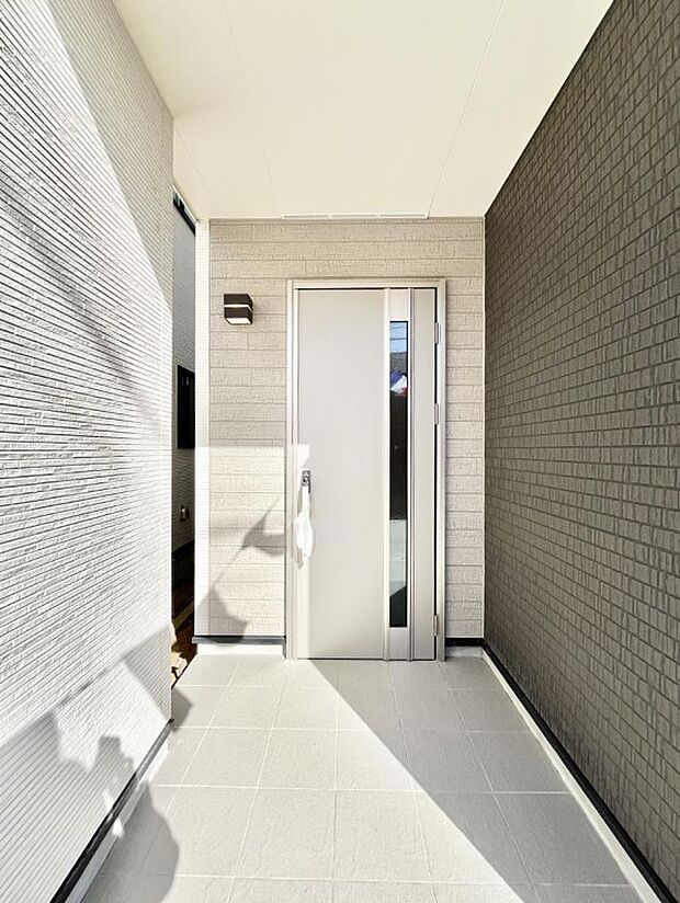 大切な家族、来客を出迎える玄関。