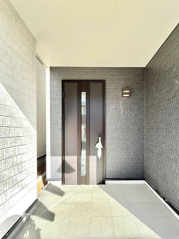 大切な家族、来客を出迎える玄関。