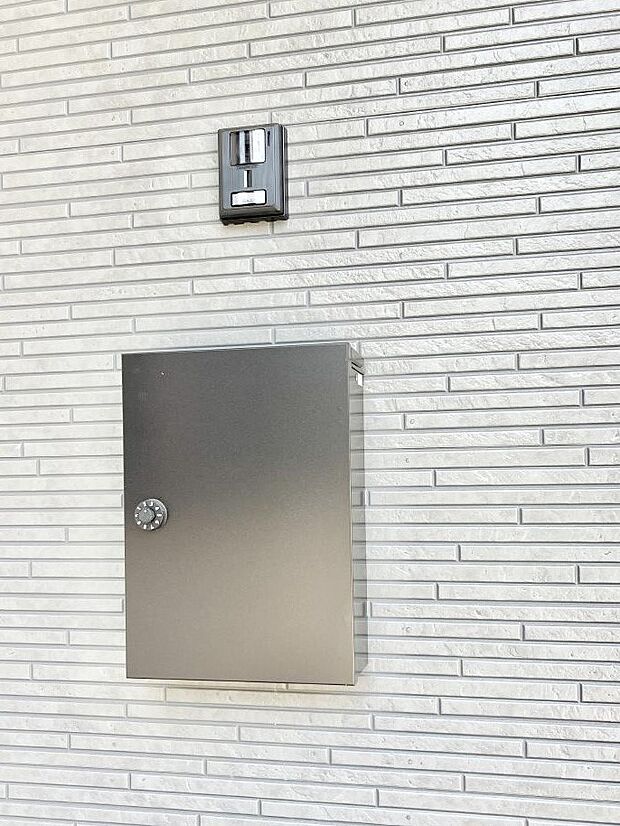 シンプルデザインのポスト。