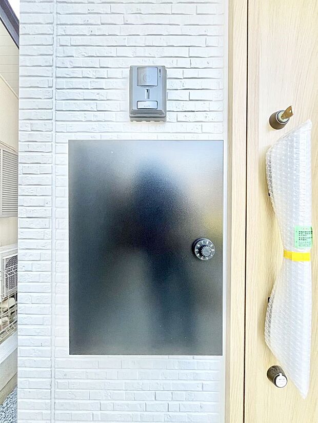 シンプルデザインのポスト。