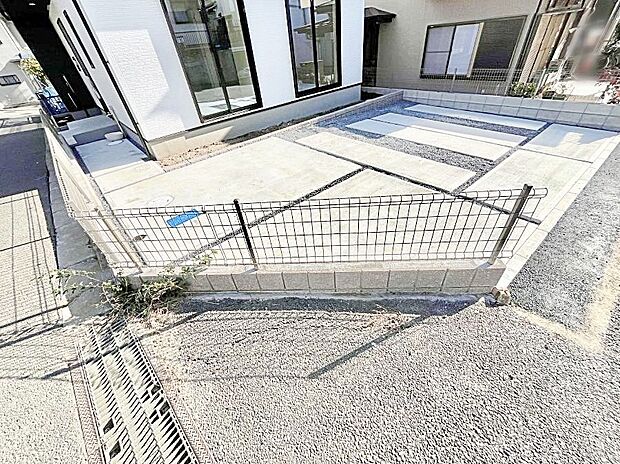 駐車2台可能！急なお客様の駐車に。また、ご家族の自転車スペースとしても大活躍。