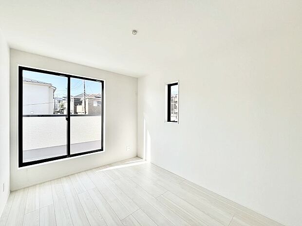 明るいバルコニーサイドに洋室を設置。目覚めの良い寝室に。