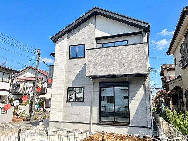 たっぷりの陽光と開放感に包まれる明るい住まい  