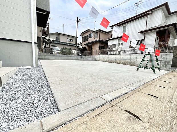 駐車2台可能!急なお客様の駐車に。また、ご家族の自転車スペースとしても大活躍。