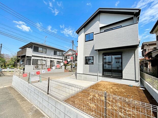 ガーデニングや家庭菜園も楽しめるお庭付き。