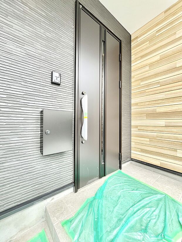 大切な家族、来客を出迎える玄関。