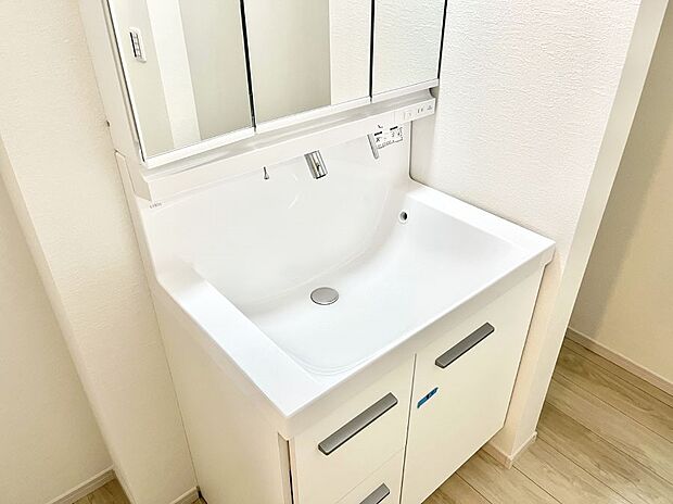 ハンドシャワー付き！使いやすい洗面台。
