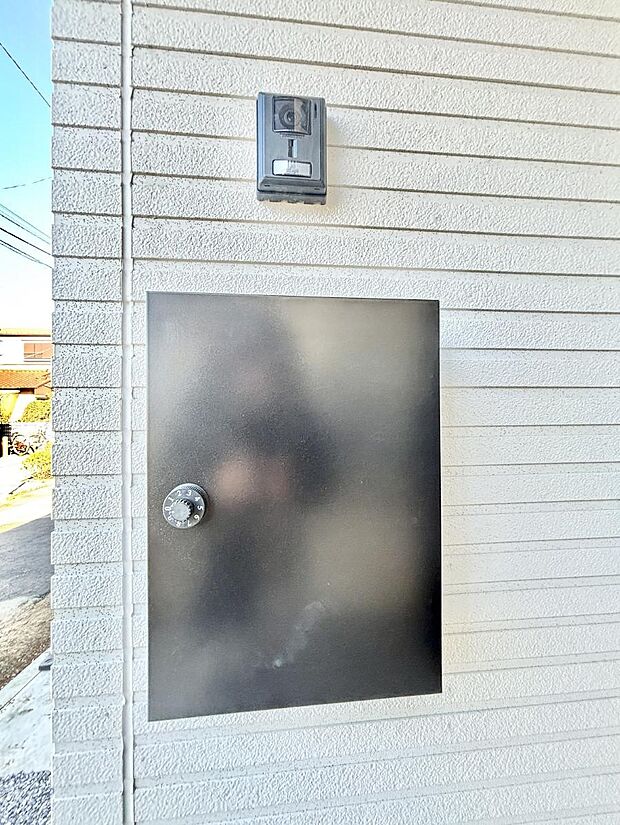 シンプルデザインのポスト。