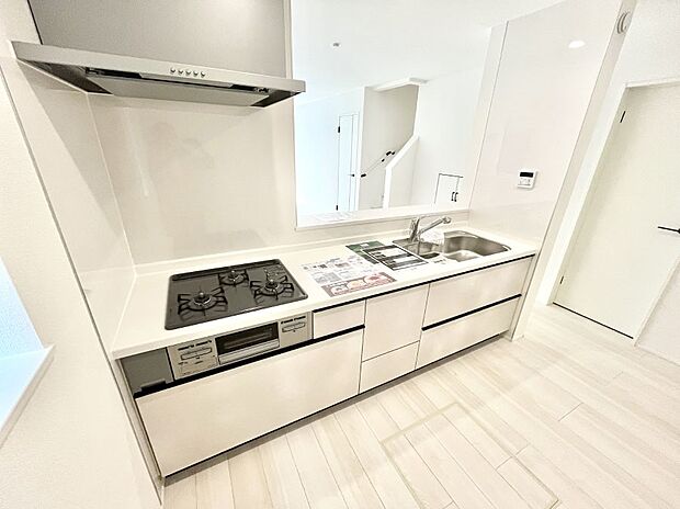 料理をしながらでもご家族との会話を楽しめる対面キッチン