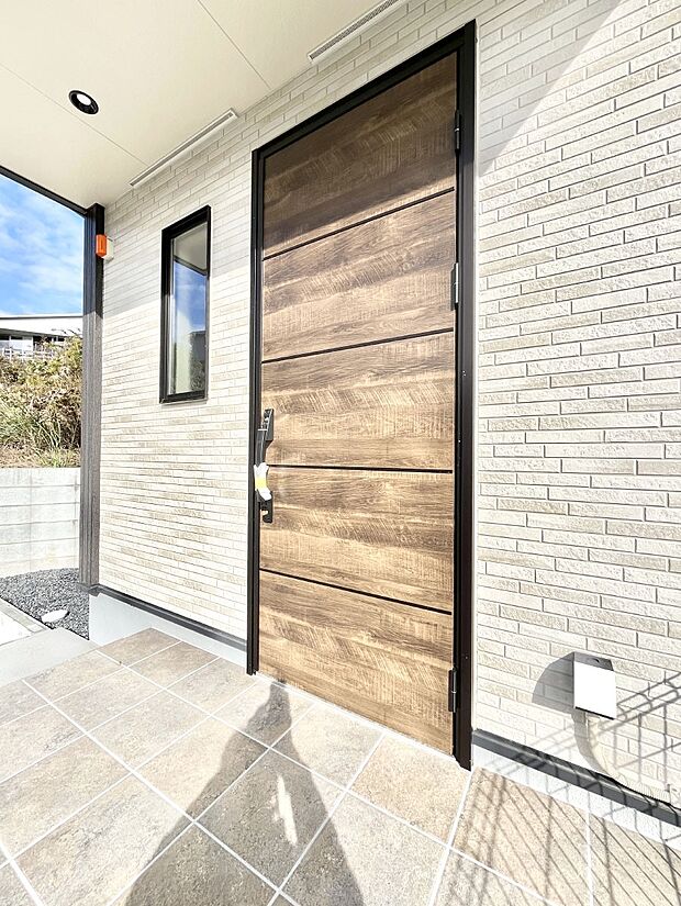 大切な家族、来客を出迎える玄関。