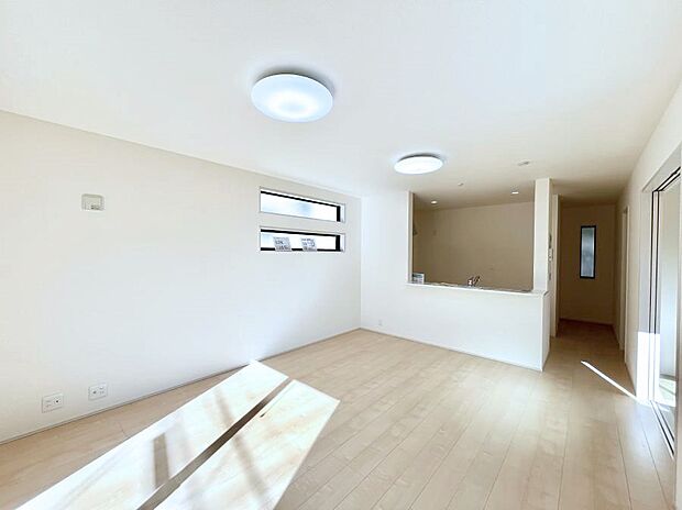 家族の笑顔が自然と生まれてくる、そんな雰囲気のダイニングに仕上がっています。