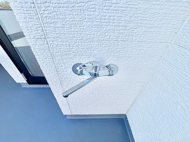 バルコニー水栓があればお掃除も楽々です。