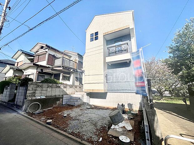 カースペース2台駐車可。セカンドカーや来客時に便利です!
