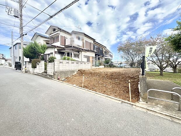 カースペース2台駐車可。セカンドカーや来客時に便利です!