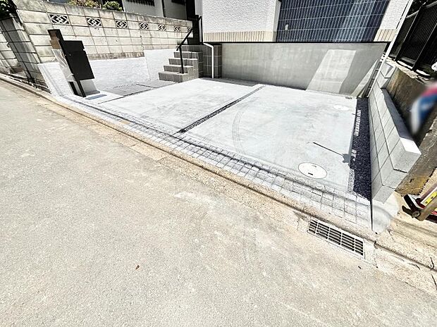 カースペース2台駐車可。セカンドカーや来客時に便利です！