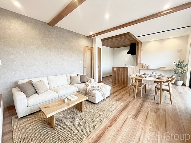 カウンター付き！開放感溢れるリビングで家族団らんが過ごせます　※家具はCGです