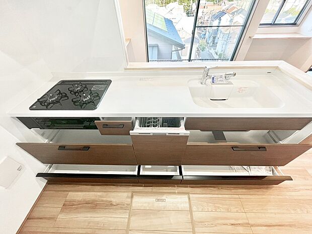 使いやすさを優先したスライド式収納タイプ！