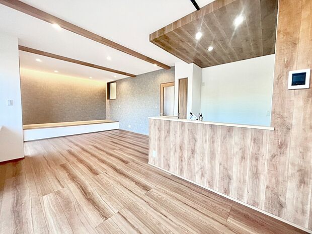 リビングにはタタミコーナー！柔らかい畳の空間はお子様の遊び場として重宝します。