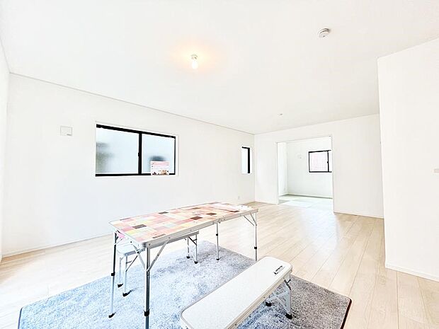 家族団らんの時間も増えそうなくつろぎのリビングダイニング