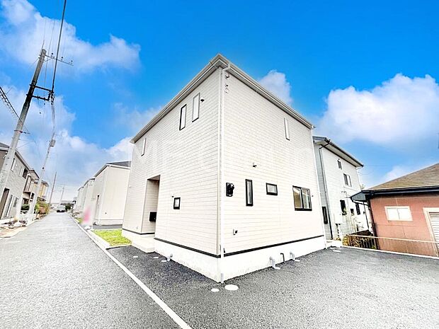 開放感溢れる広々リビングで家族団らんが楽しめるマイホーム！