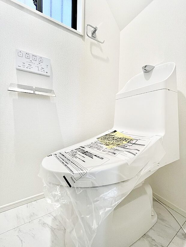 明るく清潔感のあるトイレです。